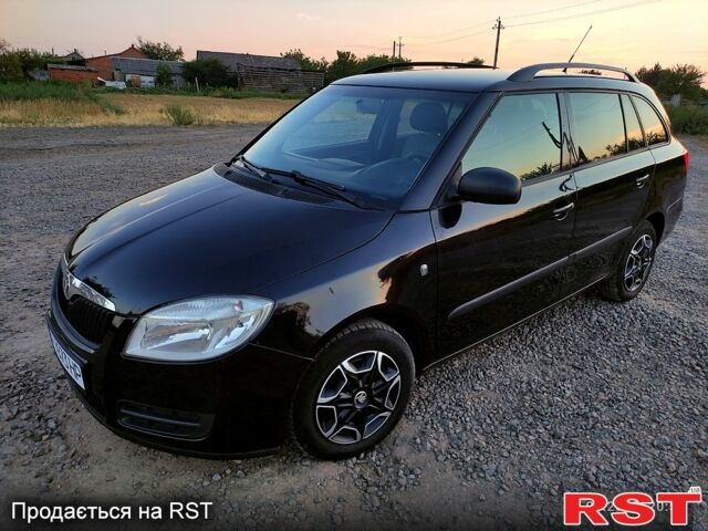Черный Шкода Фабия, объемом двигателя 1.4 л и пробегом 250 тыс. км за 4900 $, фото 1 на Automoto.ua