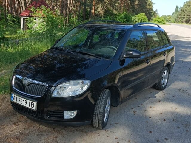 Черный Шкода Фабия, объемом двигателя 1.4 л и пробегом 200 тыс. км за 4800 $, фото 1 на Automoto.ua