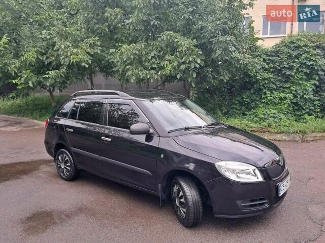 Черный Шкода Фабия, объемом двигателя 1.39 л и пробегом 210 тыс. км за 5300 $, фото 1 на Automoto.ua