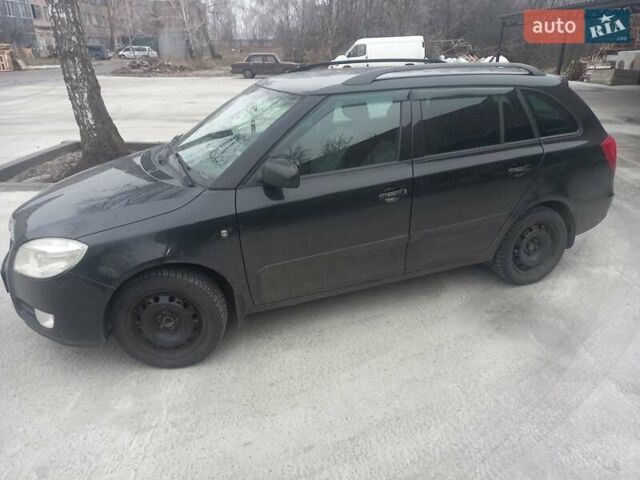 Черный Шкода Фабия, объемом двигателя 1.6 л и пробегом 211 тыс. км за 5500 $, фото 1 на Automoto.ua