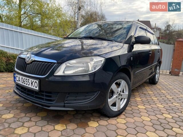 Черный Шкода Фабия, объемом двигателя 1.6 л и пробегом 333 тыс. км за 5599 $, фото 1 на Automoto.ua