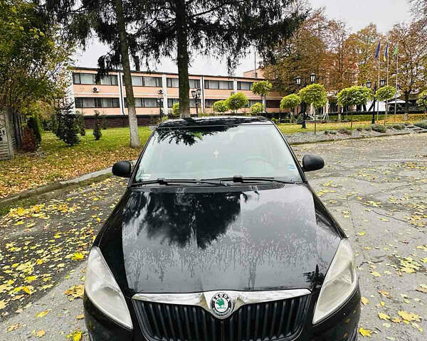 Черный Шкода Фабия, объемом двигателя 1.6 л и пробегом 263 тыс. км за 5700 $, фото 1 на Automoto.ua