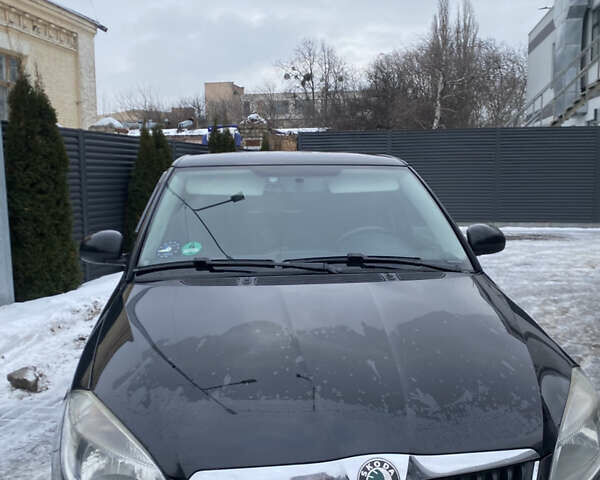 Черный Шкода Фабия, объемом двигателя 1.6 л и пробегом 315 тыс. км за 6000 $, фото 1 на Automoto.ua