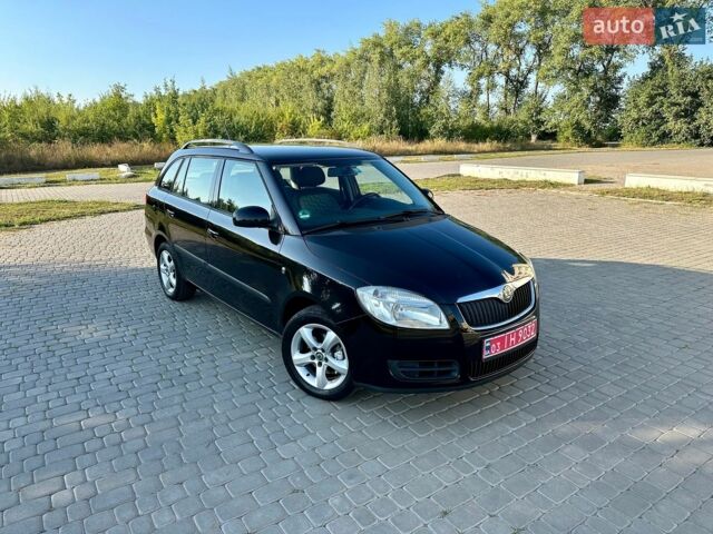 Черный Шкода Фабия, объемом двигателя 1.4 л и пробегом 225 тыс. км за 5947 $, фото 1 на Automoto.ua