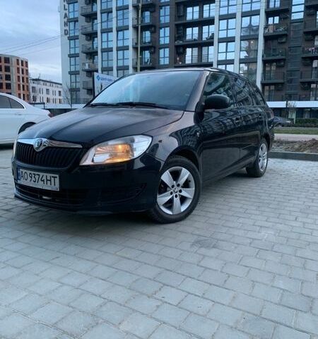 Черный Шкода Фабия, объемом двигателя 1.6 л и пробегом 260 тыс. км за 5500 $, фото 1 на Automoto.ua