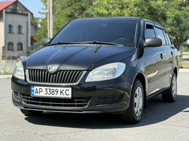 Черный Шкода Фабия, объемом двигателя 1.6 л и пробегом 180 тыс. км за 6900 $, фото 1 на Automoto.ua