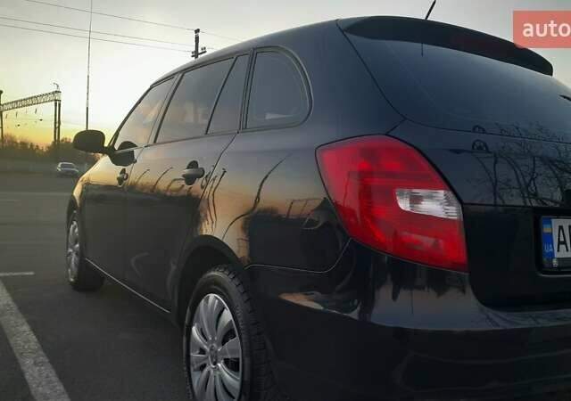 Черный Шкода Фабия, объемом двигателя 1.2 л и пробегом 233 тыс. км за 4900 $, фото 1 на Automoto.ua