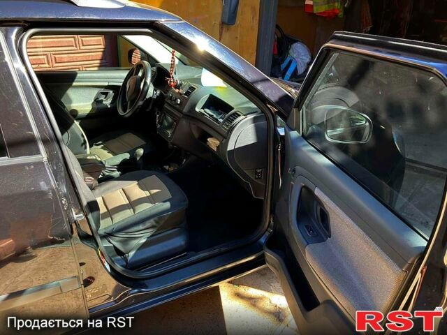 Черный Шкода Фабия, объемом двигателя 1.4 л и пробегом 150 тыс. км за 6200 $, фото 1 на Automoto.ua