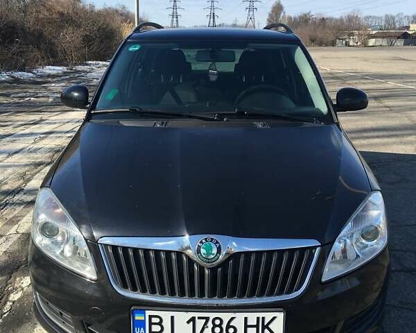 Черный Шкода Фабия, объемом двигателя 1.2 л и пробегом 230 тыс. км за 5000 $, фото 1 на Automoto.ua