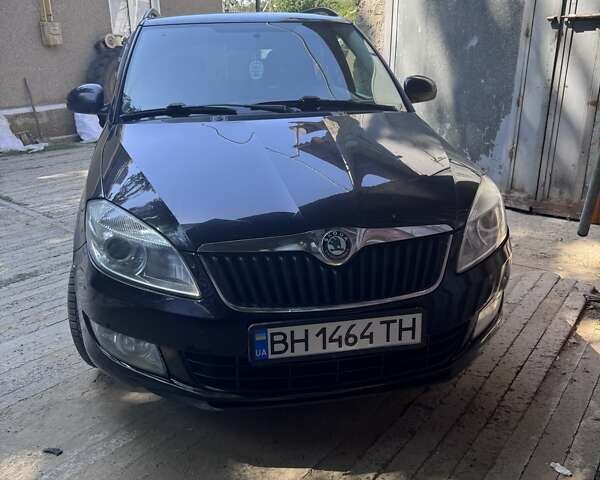 Чорний Шкода Фабія, об'ємом двигуна 1.6 л та пробігом 300 тис. км за 6000 $, фото 1 на Automoto.ua