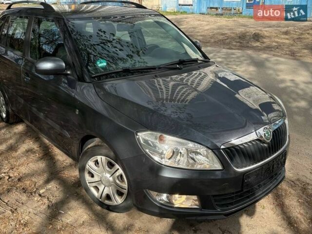 Черный Шкода Фабия, объемом двигателя 1.2 л и пробегом 207 тыс. км за 4500 $, фото 1 на Automoto.ua