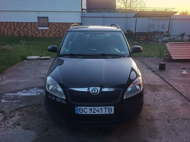 Черный Шкода Фабия, объемом двигателя 1.2 л и пробегом 220 тыс. км за 5500 $, фото 1 на Automoto.ua