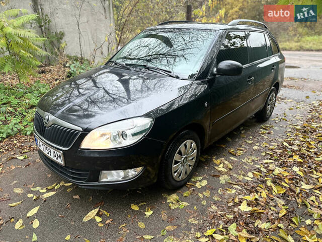 Черный Шкода Фабия, объемом двигателя 1.6 л и пробегом 296 тыс. км за 5000 $, фото 1 на Automoto.ua