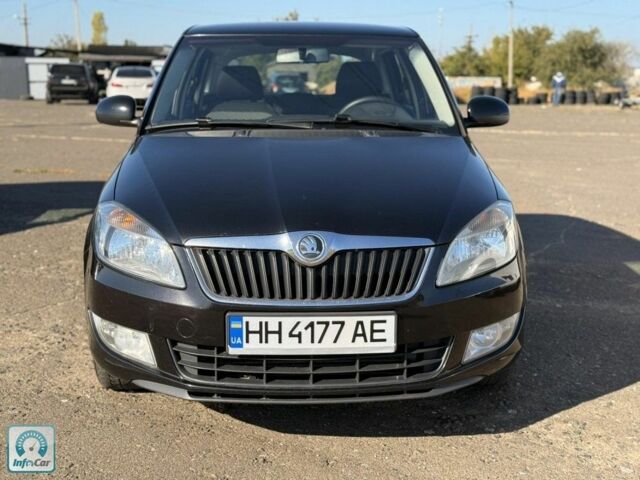 Черный Шкода Фабия, объемом двигателя 1.6 л и пробегом 218 тыс. км за 7400 $, фото 1 на Automoto.ua