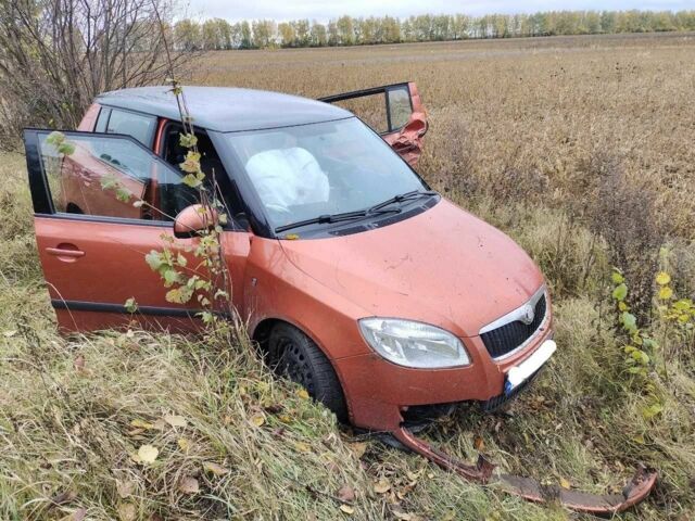 Шкода Фабия 2009 в Коростене на Automoto.ua Коричневый Шкода Фабия, объемом двигателя 1.4 л и пробегом 1 тыс. км за 1750 $, фото 1 на Automoto.ua