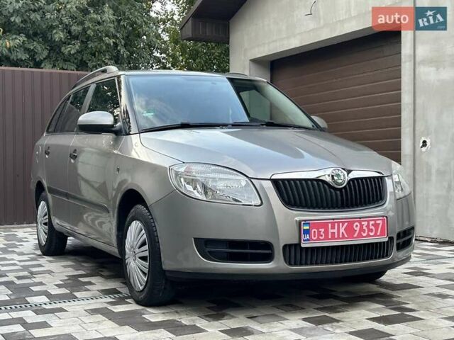 Коричневий Шкода Фабія, об'ємом двигуна 1.39 л та пробігом 177 тис. км за 4900 $, фото 1 на Automoto.ua