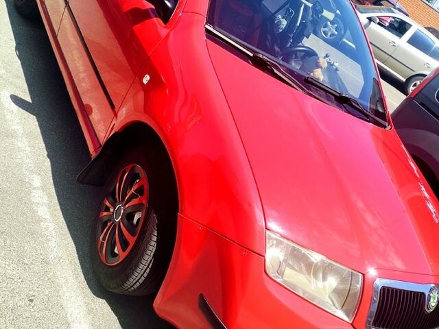 Красный Шкода Фабия, объемом двигателя 1.4 л и пробегом 250 тыс. км за 3800 $, фото 1 на Automoto.ua