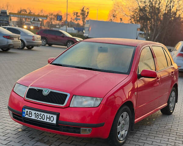 Красный Шкода Фабия, объемом двигателя 1.4 л и пробегом 227 тыс. км за 2700 $, фото 1 на Automoto.ua