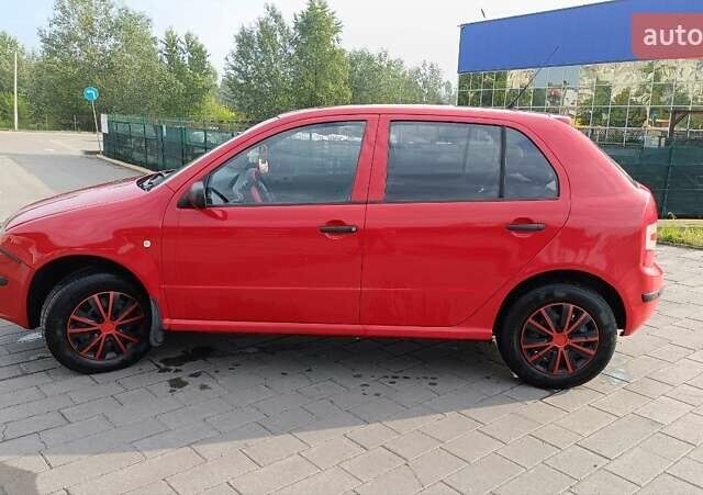Красный Шкода Фабия, объемом двигателя 1.2 л и пробегом 184 тыс. км за 3000 $, фото 1 на Automoto.ua