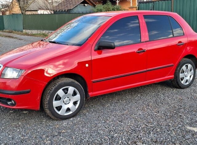 Красный Шкода Фабия, объемом двигателя 1.4 л и пробегом 365 тыс. км за 2999 $, фото 1 на Automoto.ua