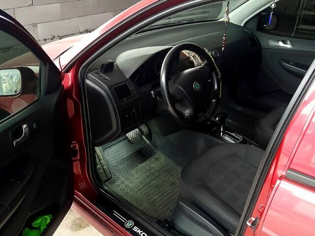 Красный Шкода Фабия, объемом двигателя 1.4 л и пробегом 217 тыс. км за 5000 $, фото 1 на Automoto.ua