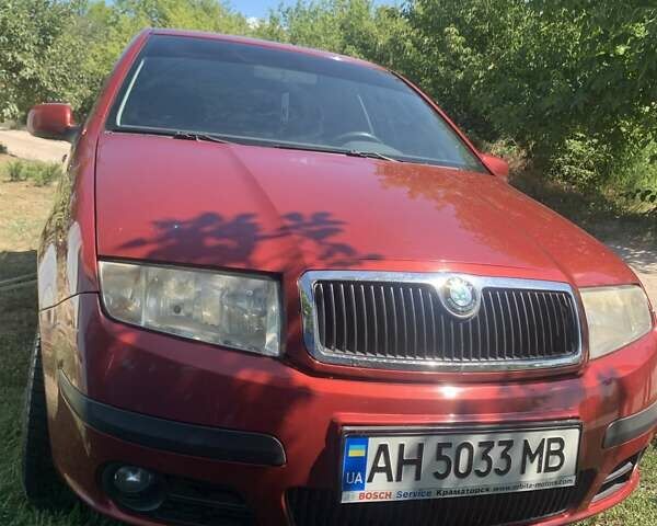 Красный Шкода Фабия, объемом двигателя 1.2 л и пробегом 124 тыс. км за 4200 $, фото 1 на Automoto.ua