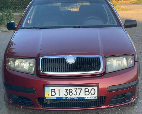 Красный Шкода Фабия, объемом двигателя 1.2 л и пробегом 233 тыс. км за 2950 $, фото 1 на Automoto.ua