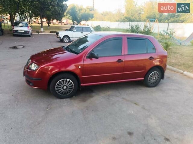 Красный Шкода Фабия, объемом двигателя 1.2 л и пробегом 195 тыс. км за 3700 $, фото 1 на Automoto.ua