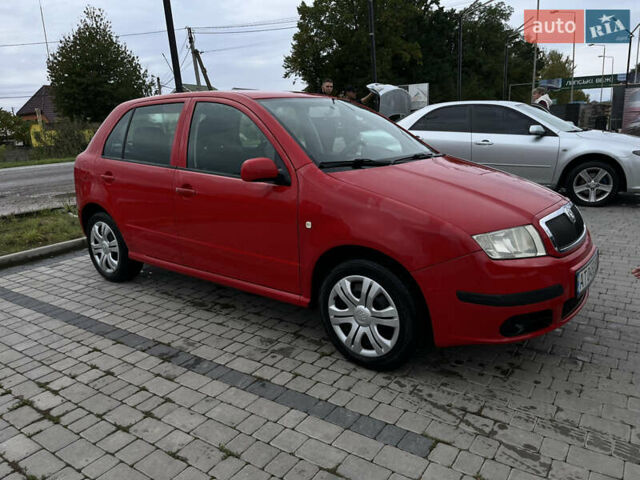 Красный Шкода Фабия, объемом двигателя 1.2 л и пробегом 180 тыс. км за 4500 $, фото 1 на Automoto.ua