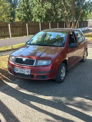 Червоний Шкода Фабія, об'ємом двигуна 1.2 л та пробігом 374 тис. км за 2550 $, фото 1 на Automoto.ua