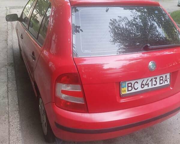 Красный Шкода Фабия, объемом двигателя 1.2 л и пробегом 190 тыс. км за 3100 $, фото 1 на Automoto.ua