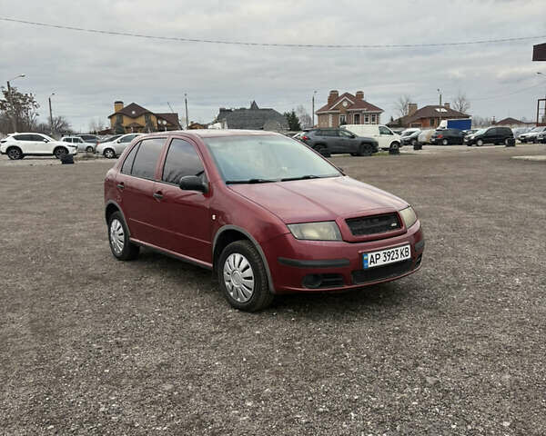 Красный Шкода Фабия, объемом двигателя 1.2 л и пробегом 285 тыс. км за 2300 $, фото 1 на Automoto.ua