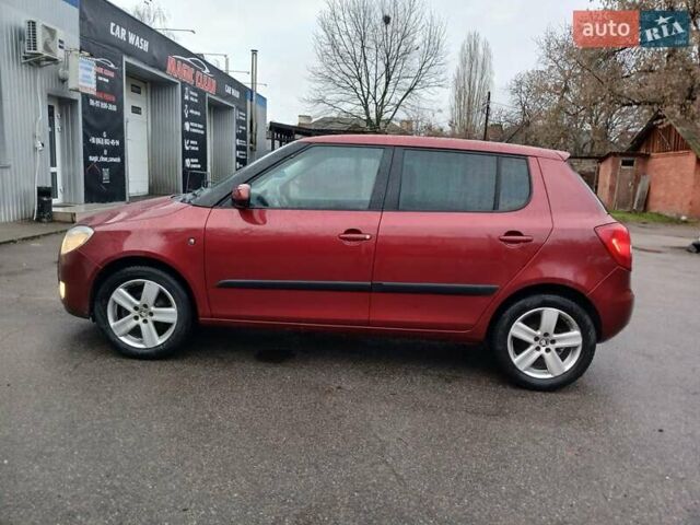 Красный Шкода Фабия, объемом двигателя 1.4 л и пробегом 251 тыс. км за 5499 $, фото 1 на Automoto.ua