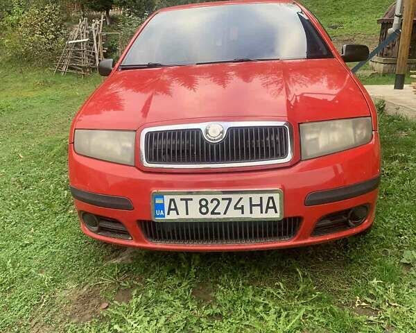 Красный Шкода Фабия, объемом двигателя 1.2 л и пробегом 181 тыс. км за 3500 $, фото 1 на Automoto.ua