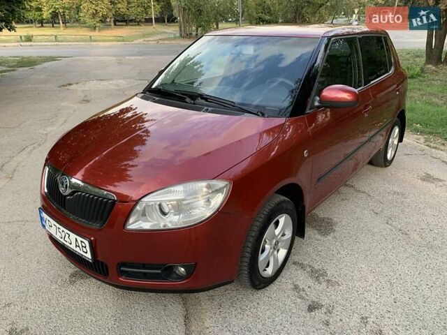 Красный Шкода Фабия, объемом двигателя 1.39 л и пробегом 162 тыс. км за 5500 $, фото 1 на Automoto.ua