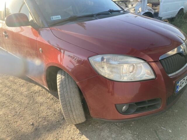Красный Шкода Фабия, объемом двигателя 1.2 л и пробегом 331 тыс. км за 3200 $, фото 1 на Automoto.ua