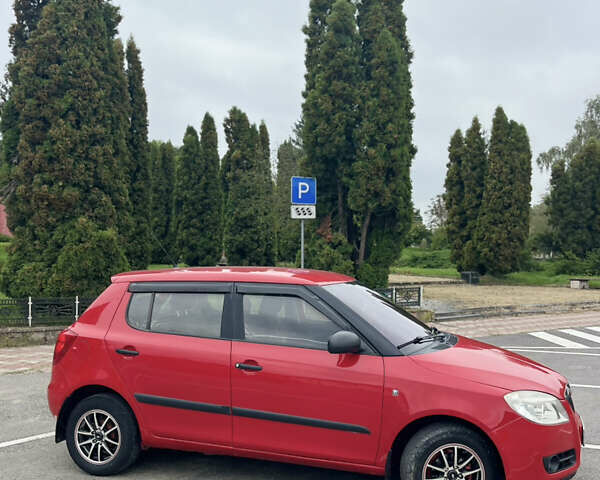 Красный Шкода Фабия, объемом двигателя 1.2 л и пробегом 217 тыс. км за 4400 $, фото 1 на Automoto.ua