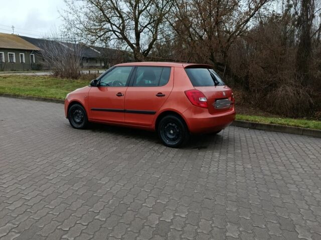 Красный Шкода Фабия, объемом двигателя 1.4 л и пробегом 207 тыс. км за 4500 $, фото 1 на Automoto.ua