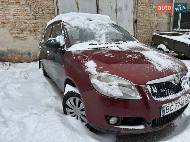 Красный Шкода Фабия, объемом двигателя 1.39 л и пробегом 200 тыс. км за 2490 $, фото 1 на Automoto.ua