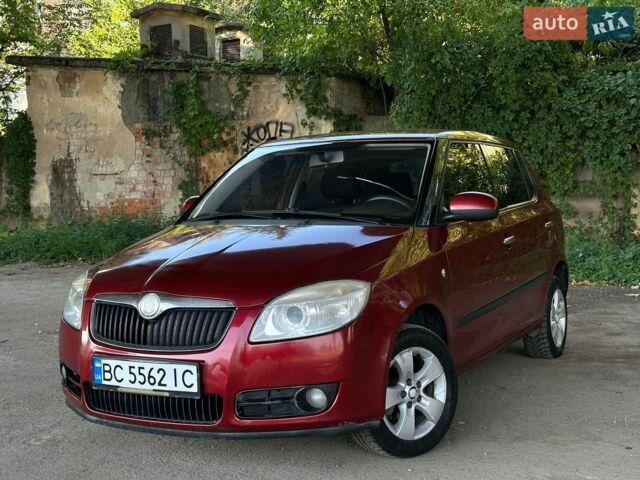 Красный Шкода Фабия, объемом двигателя 1.4 л и пробегом 202 тыс. км за 3500 $, фото 1 на Automoto.ua