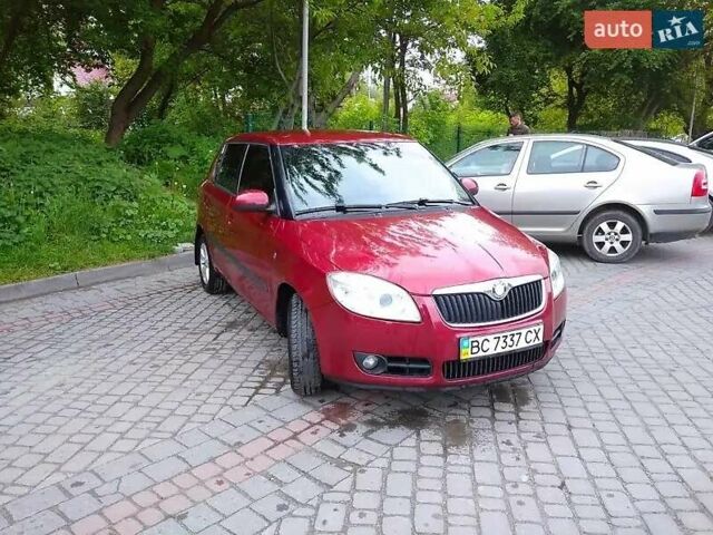 Красный Шкода Фабия, объемом двигателя 1.6 л и пробегом 200 тыс. км за 6300 $, фото 1 на Automoto.ua