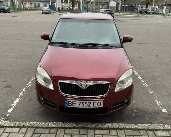 Красный Шкода Фабия, объемом двигателя 1.6 л и пробегом 203 тыс. км за 6300 $, фото 1 на Automoto.ua