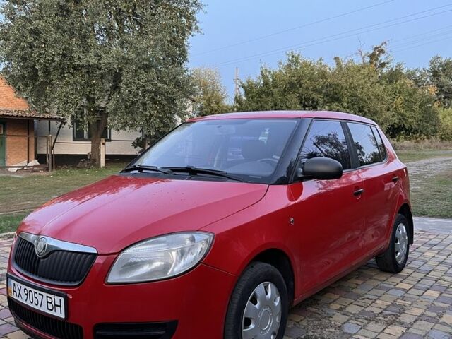 Красный Шкода Фабия, объемом двигателя 1.4 л и пробегом 280 тыс. км за 3400 $, фото 1 на Automoto.ua