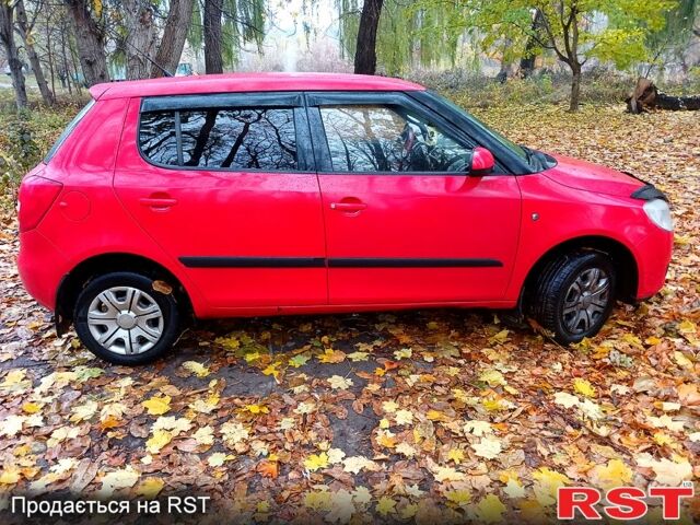 Красный Шкода Фабия, объемом двигателя 1.2 л и пробегом 0 тыс. км за 3750 $, фото 1 на Automoto.ua
