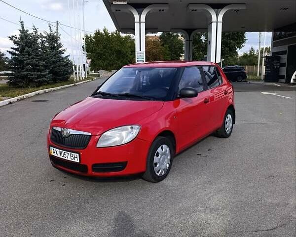 Красный Шкода Фабия, объемом двигателя 1.4 л и пробегом 250 тыс. км за 3550 $, фото 1 на Automoto.ua
