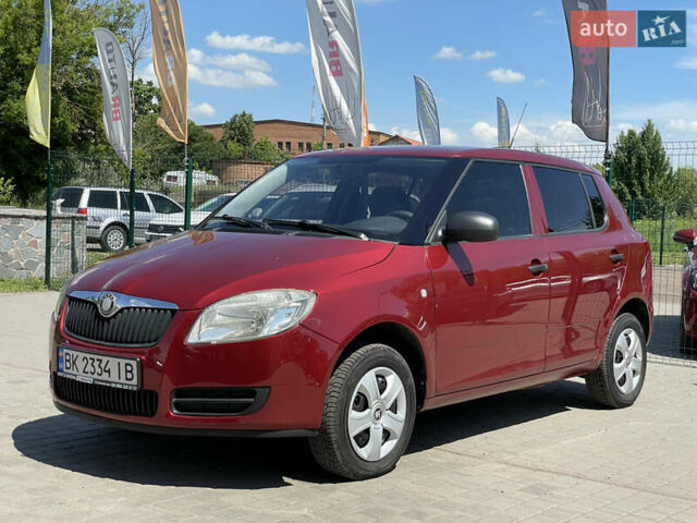 Красный Шкода Фабия, объемом двигателя 1.2 л и пробегом 203 тыс. км за 4755 $, фото 1 на Automoto.ua