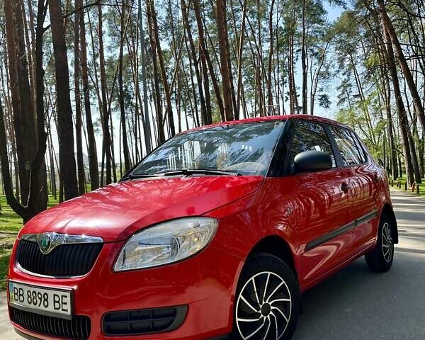 Красный Шкода Фабия, объемом двигателя 1.2 л и пробегом 157 тыс. км за 4500 $, фото 1 на Automoto.ua
