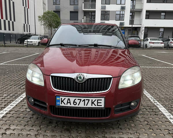 Красный Шкода Фабия, объемом двигателя 1.39 л и пробегом 236 тыс. км за 6100 $, фото 1 на Automoto.ua
