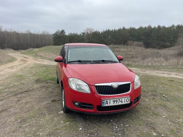 Красный Шкода Фабия, объемом двигателя 1.6 л и пробегом 235 тыс. км за 6600 $, фото 1 на Automoto.ua