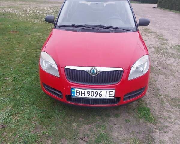 Красный Шкода Фабия, объемом двигателя 1.2 л и пробегом 195 тыс. км за 4700 $, фото 1 на Automoto.ua